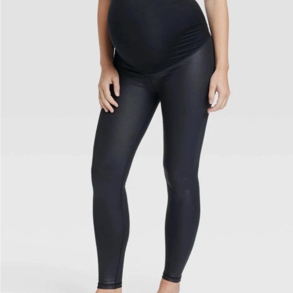 Ingrid and Isabel active high gloss leggings, maternity size large